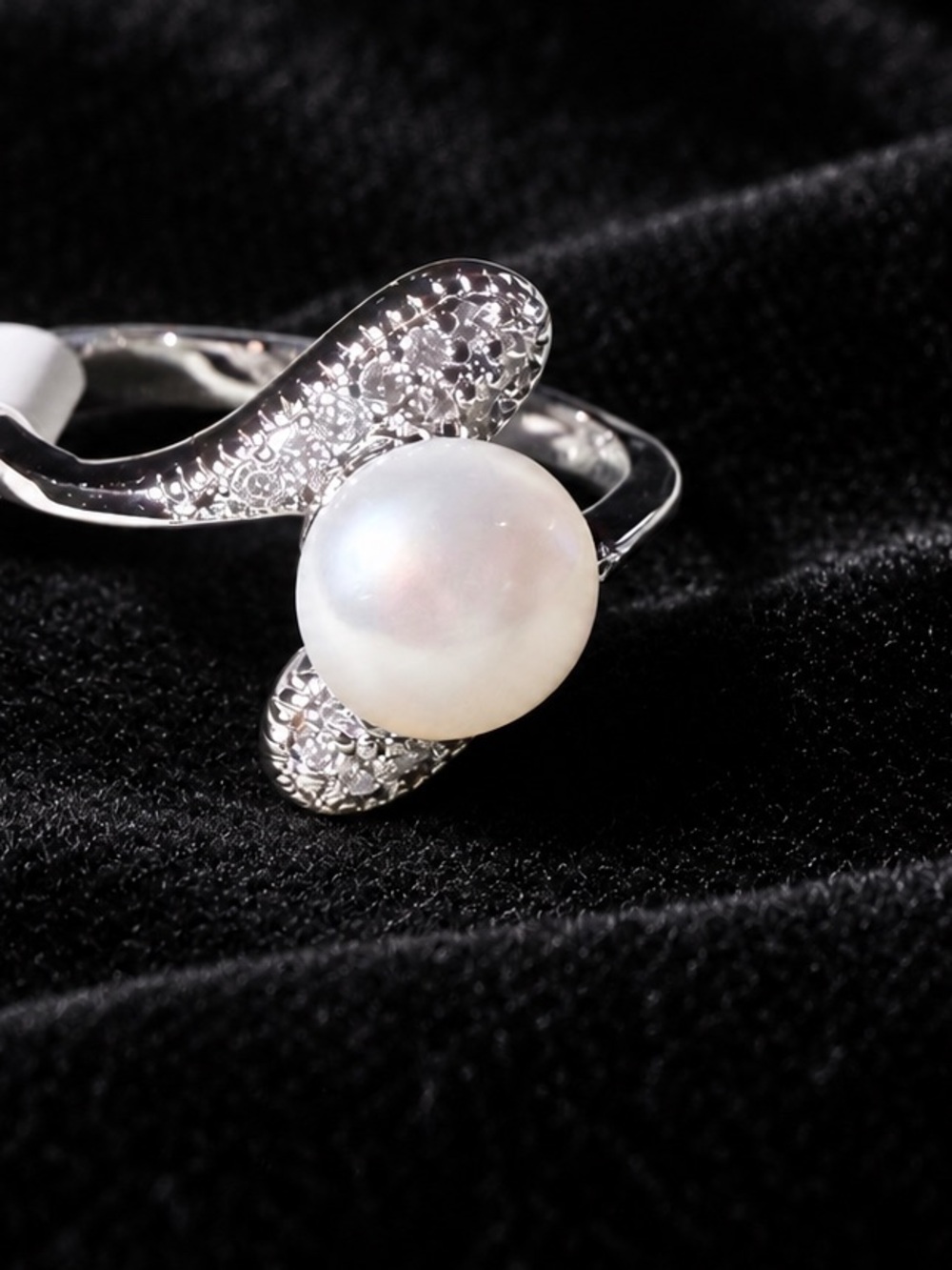 Lustrous White Pearl Silver Ring Size 8